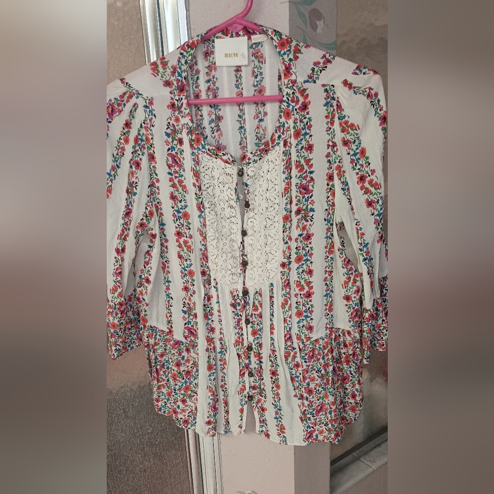 Maeve Anthropologie Size 10 Floral Button-Up Blouse with Lace Detail